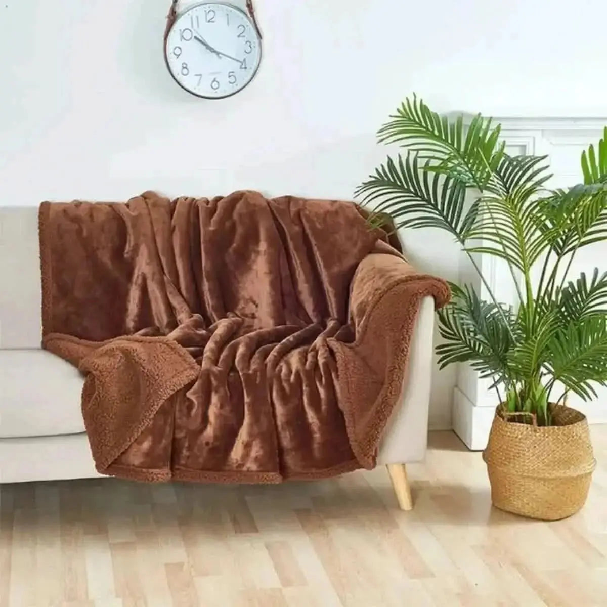 Warm and cosy fleece throw for couples