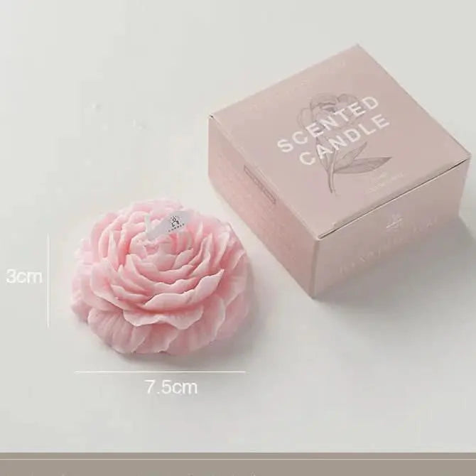 Floral-scented candle with peony notes in a stylish jar, ideal for springtime gifting.

