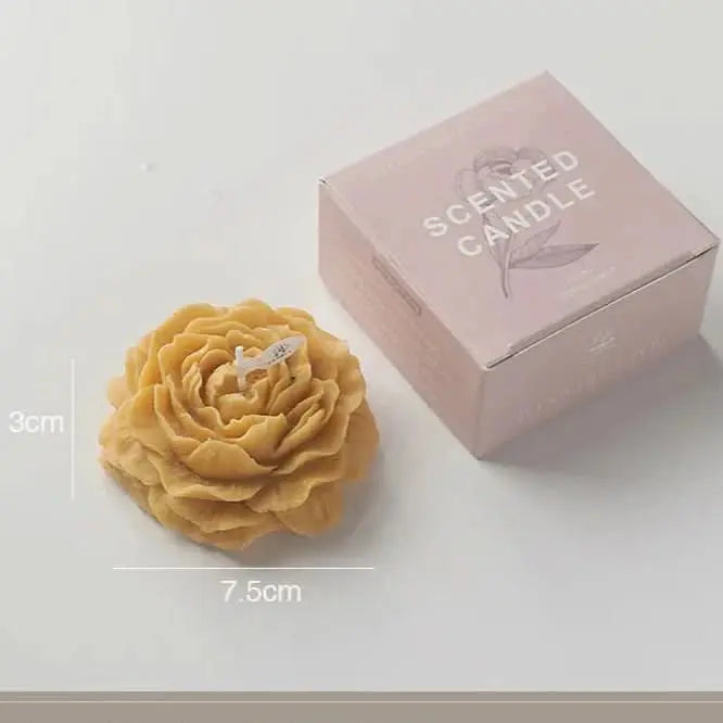 Spring-inspired candle with peony notes in a soft-toned jar, perfect for relaxing spaces.