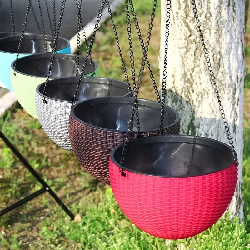 Metal frame plant holder ideal for trailing plants