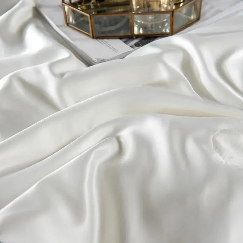 Lightweight natural silk duvet insert for hot nights

