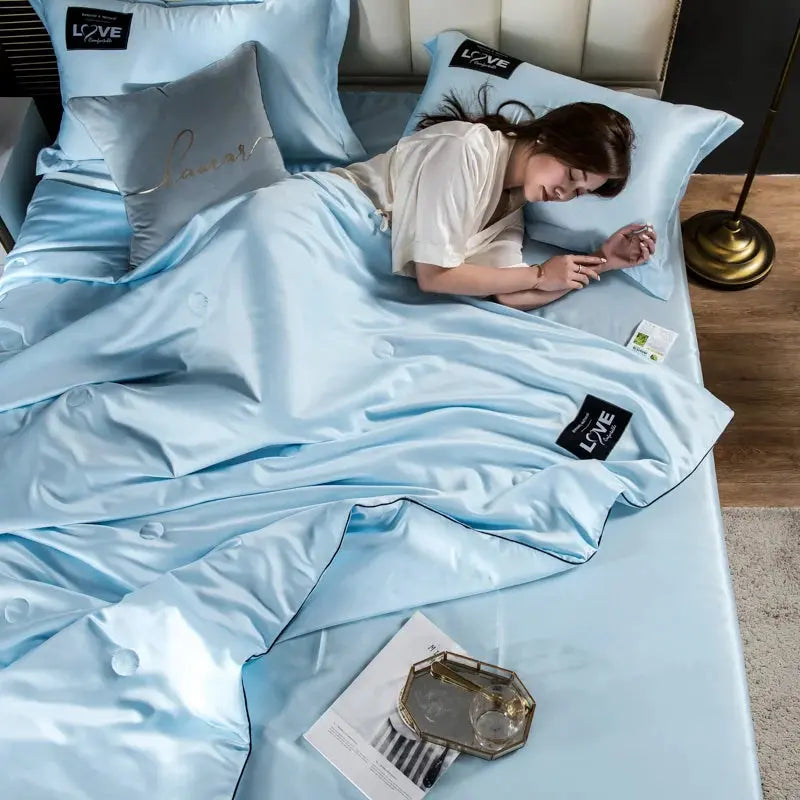 Soft silk quilt with cooling properties