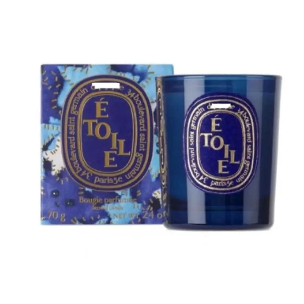 Hand-shaped candle with soft romantic scent and clean burn, ideal for Valentine’s Day décor.

