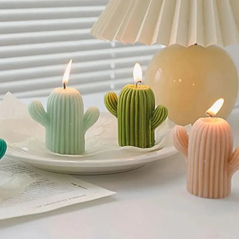 Small cactus-shaped candle with fresh fragrance, perfect for decorative shelves or gifting.

