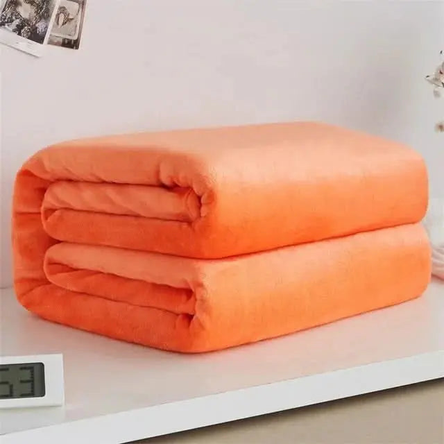 Dreamy soft flannel blanket with 230GSM coral fleece for cosy moments at home.
