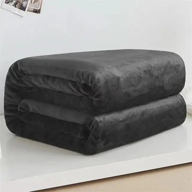  Lightweight yet cosy coral fleece blanket perfect for daily use on bed or sofa.