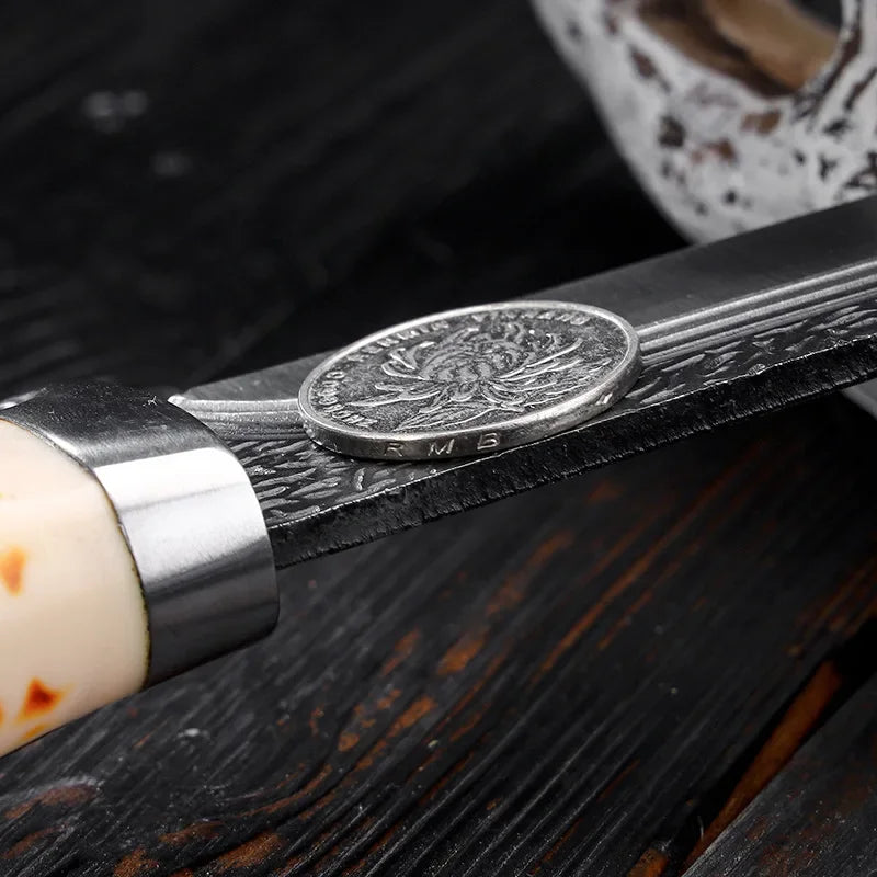 Minimalist kitchen knife with ergonomic grip


