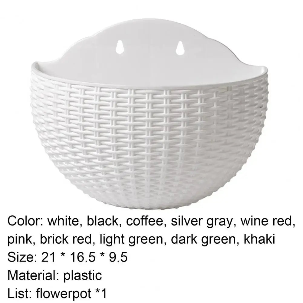 Compact plastic planter for fences and balconies

